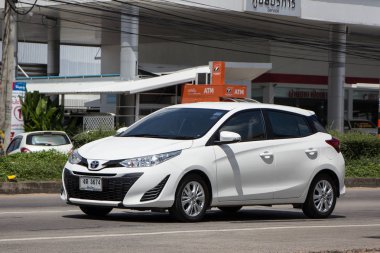 Chiangmai, Tayland - 25 Eylül 2018: Özel araç toyota Yaris Hatchback Eko Kiralık. Fotoğraf Road'da yok 121 hakkında 8 km şehir merkezine Chiangmai Tayland.