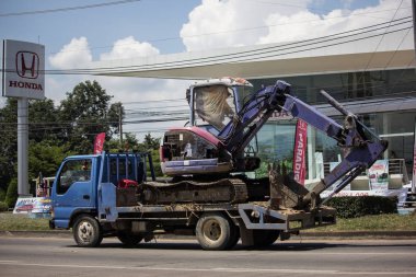 Chiangmai, Tayland - 27 Eylül 2018: Özel Komatsu Ekskavatör kamyon. Yol no.1001, Chiangmai şehir merkezine 8 km.