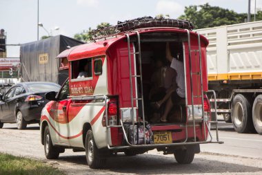 Chiangmai, Tayland - 25 Eylül 2018: Turuncu mini kamyon taksi chiangmai, şehir ve Phrao Prempracha bölge şirket arasında hizmet.