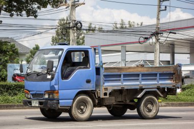 Chiangmai, Tayland - 25 Eylül 2018: Özel Isuzu kargo kamyon. Fotoğrafa yol no.1001 8 km şehir merkezine Chiangmai, Tayland.