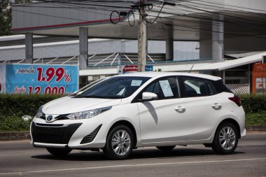 Chiangmai, Tayland - 25 Eylül 2018: Özel araç toyota Yaris Hatchback Eko Kiralık. Fotoğraf Road'da yok 121 hakkında 8 km şehir merkezine Chiangmai Tayland.
