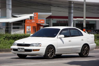 Chiangmai, Tayland - 25 Eylül 2018: Özel Old araba, Toyota Corona. Yol no.1001, Chiangmai iş alanı 8 km.