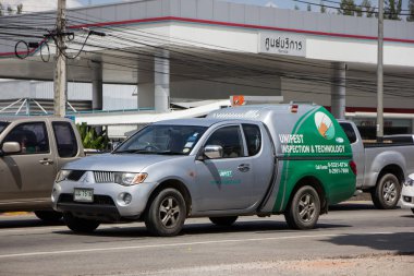 Chiangmai, Tayland - 25 Eylül 2018: Pick up Unipest şirketin kamyon. Hizmet Denetim pest içinde ev ve bina için. Fotoğrafa yol no.1001 8 km şehir merkezine, Tayland.