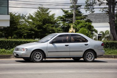 Chiangmai, Tayland - 25 Eylül 2018: Özel eski araba Nissan Sunny. Yol no.1001 Chiangmai iş alanı 8 km.
