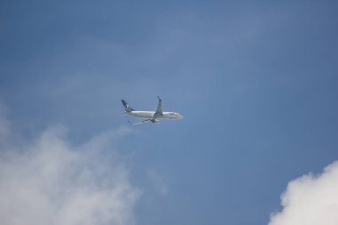 Chiangmai, Tayland - 25 Ekim 2018: Shandong havayolları Boeing 737-800. Chongqing için Chiangmai Havaalanı'ndan çıkar.