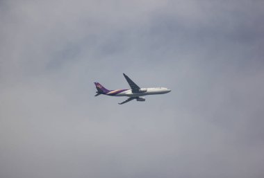 Chiangmai, Tayland - 25 Ekim 2018: Hs-Tbf Airbus A330-300 Thaiairway. Bangkok'a Chiangmai Havaalanı'ndan çıkar.