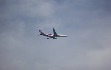 Chiangmai, Tayland - 25 Ekim 2018: Hs-Tbf Airbus A330-300 Thaiairway. Bangkok'a Chiangmai Havaalanı'ndan çıkar.
