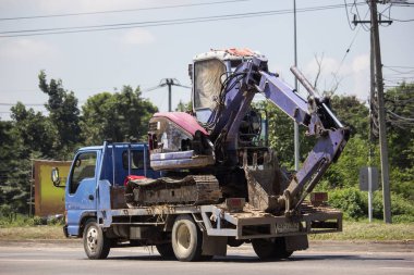 Chiangmai, Tayland - 27 Eylül 2018: Özel Komatsu Ekskavatör kamyon. Yol no.1001, Chiangmai şehir merkezine 8 km.