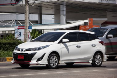 Chiangmai, Tayland - 25 Eylül 2018: Özel araç toyota Yaris Hatchback Eko Kiralık. Fotoğraf Road'da yok 121 hakkında 8 km şehir merkezine Chiangmai Tayland.