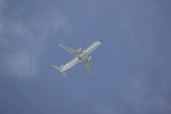 チェンマイ 2018 1298 ボーイング 737 800 中国南航空会社の 南寧市へチェンマイ空港から離陸します — ストック写真