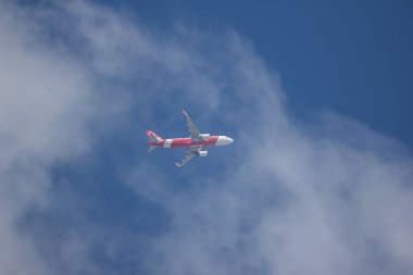 Chiangmai, Tayland - 26 Ekim 2018: Hs-Bbp Airbus A320-200 Tay Airasia. Phuket Chiangmai Havaalanı'ndan çıkar.