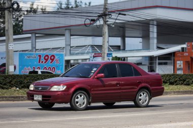 Chiangmai, Tayland - 27 Eylül 2018: Özel otomobil, Toyota Soluna Vios. Yol no.1001, Chiangmai iş alanı 8 km.