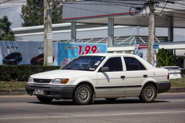 Chiangmai, Tayland - 27 Eylül 2018: Özel otomobil, Toyota Soluna Vios. Yol no.1001, Chiangmai iş alanı 8 km.
