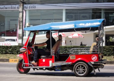Chiangmai, Tayland - 27 Eylül 2018: Tuk tuk taksi chiangmai hizmet şehir ve civarında. Yol no.121 şehir merkezine Chiangmai Tayland hakkında 8 km, fotoğraf.
