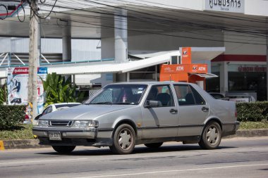 Chiangmai, Tayland - 27 Eylül 2018: Özel eski araba, Saab 9000 Cd kompakt lüks otomobil. Yolda 1001 Chiangmai şehir fotoğraf.