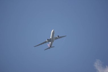 Chiangmai, Tayland - 27 Ekim 2018: Hs-Ter Airbus A330-300 Thaiairway. Bangkok'a Chiangmai Havaalanı'ndan çıkar.