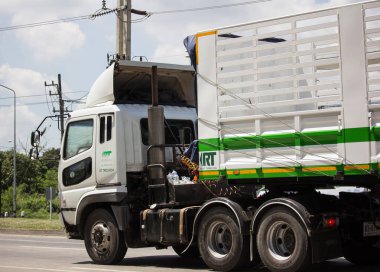 Chiangmai, Tayland - 27 Eylül 2018: Özel Mitsubishi Fuso kargo kamyon. Fotoğrafa yol no.121 8 km şehir merkezine Chiangmai, Tayland.