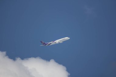 Chiangmai, Tayland - 26 Ekim 2018: Hs-Thh Airbus A350-900 Thaiairway Tg105. Bangkok'a Chiangmai Havaalanı'ndan çıkar.