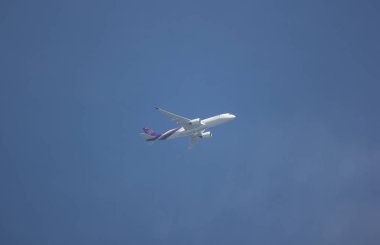 Chiangmai, Tayland - 28 Ekim 2018: Hs-Thh Airbus A350-900 Thaiairway Tg105. Bangkok'a Chiangmai Havaalanı'ndan çıkar.
