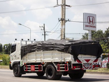 Chiangmai, Tayland - 27 Eylül 2018: Özel Hino kargo kamyon. Fotoğrafa yol no.1001 8 km şehir merkezine Chiangmai, Tayland.