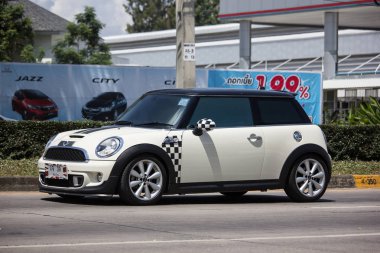 Chiangmai, Tayland - 27 Eylül 2018: Özel araba Mini cooper. Yol no.1001 Chiangmai iş alanı 8 km.