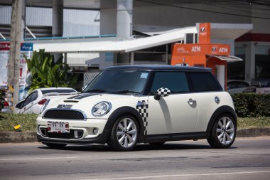 Chiangmai, Tayland - 27 Eylül 2018: Özel araba Mini cooper. Yol no.1001 Chiangmai iş alanı 8 km.
