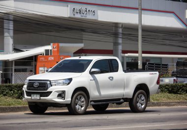 Chiangmai, Tayland - 27 Eylül 2018: Özel pikap kamyon yeni araba Toyota Hilux Revo Rocco. Yol no.1001, Chiangmai şehir merkezine 8 km.