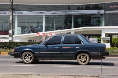 Chiangmai, Tayland - 5 Ekim 2018: Özel Old araba, Toyota Corona. Yol no.1001, Chiangmai iş alanı 8 km.