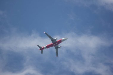 Chiangmai, Tayland - 30 Ekim 2018: Hs-Bbj Airbus A320-200 Tay Airasia. Hanoi için Chiangmai Havaalanı'ndan çıkar.
