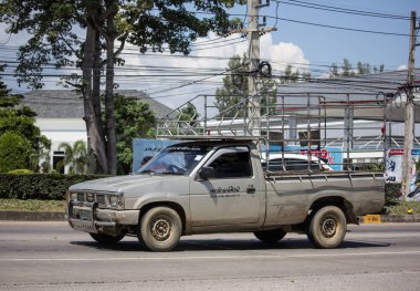 Chiangmai, Tayland - 27 Eylül 2018: Özel pikap araba, Nissan büyük M. Yol no.1001, Chiangmai iş alanı 8 km.