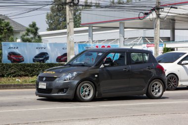 Chiangmai, Tayland - 5 Ekim 2018: Özel Eko kent araba Suzuki Swift. Fotoğrafa yol no.121 8 km şehir merkezine Chiangmai, Tayland.