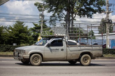 Chiangmai, Tayland - 27 Eylül 2018: Özel pikap araba, Nissan büyük M. Yol no.1001, Chiangmai iş alanı 8 km.
