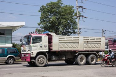 Chiangmai, Tayland - 5 Ekim 2018: Özel Hino damperli kamyon. Yol no.1001 Chiangmai iş alanı 8 km.
