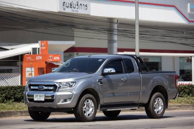 Chiangmai, Tayland - 27 Eylül 2018: Özel pikap araba, Ford Ranger. Yol no.1001, Chiangmai şehir merkezine 8 km.