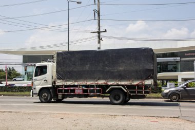 Chiangmai, Tayland - 5 Ekim 2018: Özel Hino kargo kamyon. Fotoğrafa yol no.1001 8 km şehir merkezine Chiangmai, Tayland.