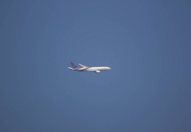 Chiangmai, Tayland - 2 Kasım 2018: Tayland hava yolu, Boeing 777-200 Hs-Tja Tg105. Bangkok Suvarnabhumi Tayland'a Chiangmai Havaalanı'ndan çıkar.