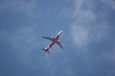 Chiangmai, Tayland - 30 Ekim 2018: Hs-Bbj Airbus A320-200 Tay Airasia. Hanoi için Chiangmai Havaalanı'ndan çıkar.