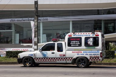 Chiangmai, Tayland - 5 Ekim 2018: Ambulans van Maejo bucağı Yönetim Organizasyon. Fotoğrafa yol no.121 8 km şehir merkezine Chiangmai, Tayland.