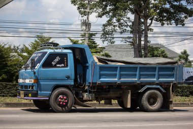 Chiangmai, Tayland - 27 Eylül 2018: Özel Isuzu Damperli kamyon. Yol no.1001 Chiangmai iş alanı 8 km.