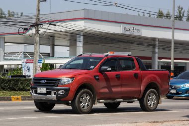 Chiangmai, Tayland - 5 Ekim 2018: Özel pikap araba, Ford Ranger. Yol no.1001, Chiangmai şehir merkezine 8 km.