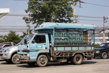 Chiangmai, Tayland - 5 Ekim 2018: Özel Hino kargo kamyon. Fotoğrafa yol no.1001 8 km şehir merkezine Chiangmai, Tayland.