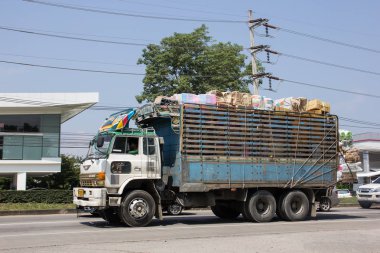 Chiangmai, Tayland - 5 Ekim 2018: Özel Hino kargo kamyon. Fotoğrafa yol no.1001 8 km şehir merkezine Chiangmai, Tayland.