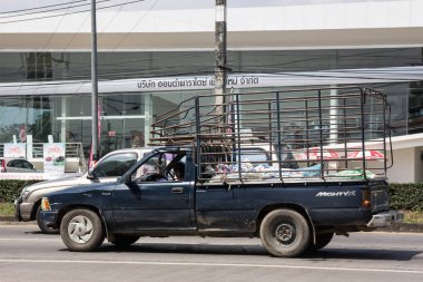 Chiangmai, Tayland - 5 Ekim 2018: Özel eski pikap araba, Toyota Hilux güçlü X. Yol no.1001, Chiangmai şehir merkezine 8 km.