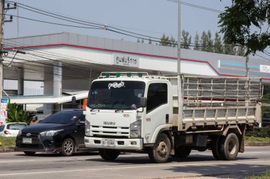 Chiangmai, Tayland - 5 Ekim 2018: Özel Hino kargo kamyon. Fotoğrafa yol no.1001 8 km şehir merkezine Chiangmai, Tayland.