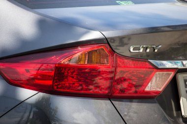 Chiangmai, Tayland - 28 Eylül 2018: Özel Honda City kompakt araç. Japon üretici Honda tarafından üretilen. Fotoğrafa yol no.121 8 km şehir merkezine Chiangmai, Tayland.