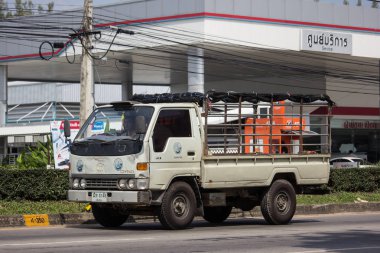 Chiang Mai, Tayland-24 Ocak 2017: özel Toyota Dyna kamyon. Yol no.1001, Chiangmai şehir merkezine 8 km.