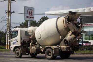 Chiangmai, Tayland - 8 Ekim 2018: Chiangmai beton ürün şirket Beton kamyonu. Fotoğrafa yol no.121 8 km şehir merkezine Chiangmai, Tayland.