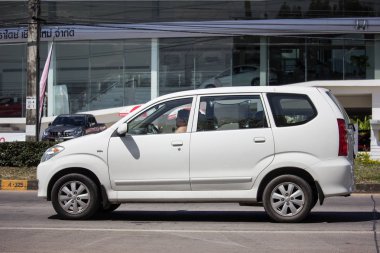 Chiangmai, Tayland - 28 Eylül 2018: Özel Toyota Avanza araba. Mini Suv araç Urbun Kullanıcı için. Yol no.121 şehir merkezine Chiangmai Tayland hakkında 8 km, fotoğraf.