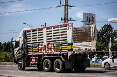 Chiangmai, Tayland - 28 Eylül 2018: Özel Hino kargo kamyon. Fotoğrafa yol no.1001 8 km şehir merkezine Chiangmai, Tayland.