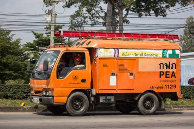 Chiangmai, Tayland - 8 Ekim 2018: Kamyon il eletricity Otoritesi Tayland. Fotoğrafa yol no.1001 8 km şehir merkezine Chiangmai, Tayland.